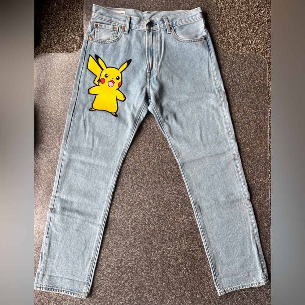 Levi's x Pokemon 25th Anniversary Pikachu 551Z
Authentic Straight Jeans 30x32